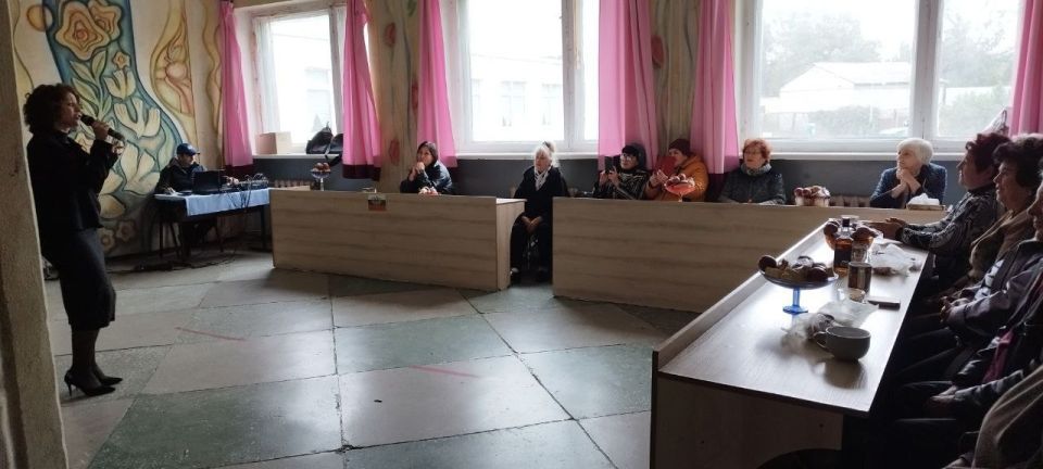 Приазовский дом культуры вновь стал центром внимания, собрав жителей поселка на праздничное мероприятие, посвящённое Дню пожилых людей Приазовский дом культуры вновь стал центром внимания, собрав жителей поселка на праздничное мероприятие, посвящённое Дню пожилых людей