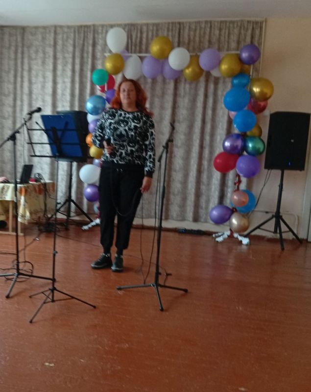 В золотую осеннюю пору мы чествуем тех, кто сумел сохранить огонь души, который нам был дарован свыше , а в сердцах- огромный запас жизнелюбия, мудрости и доброты В золотую осеннюю пору мы чествуем тех, кто сумел сохранить огонь души, который нам был дарован свыше , а в сердцах- огромный запас жизнелюбия, мудрости и доброты