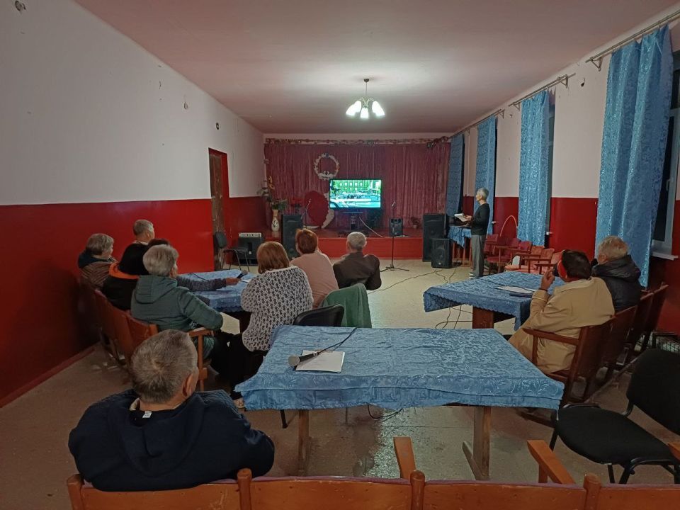 В Атманайском доме культуры прошел атмосферный караоке-вечер «По волнам ретро эфира» для людей старшего поколения В Атманайском доме культуры прошел атмосферный караоке-вечер «По волнам ретро эфира» для людей старшего поколения