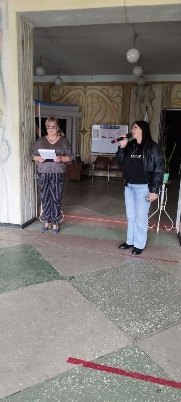 Приазовский дом культуры вновь стал центром внимания, собрав жителей поселка на праздничное мероприятие, посвящённое Дню пожилых людей Приазовский дом культуры вновь стал центром внимания, собрав жителей поселка на праздничное мероприятие, посвящённое Дню пожилых людей