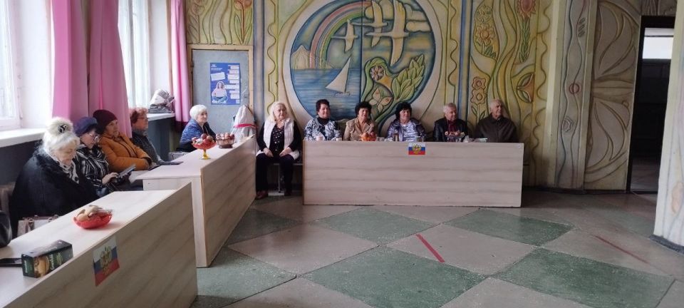 Приазовский дом культуры вновь стал центром внимания, собрав жителей поселка на праздничное мероприятие, посвящённое Дню пожилых людей Приазовский дом культуры вновь стал центром внимания, собрав жителей поселка на праздничное мероприятие, посвящённое Дню пожилых людей