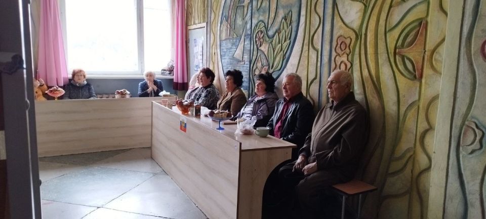 Приазовский дом культуры вновь стал центром внимания, собрав жителей поселка на праздничное мероприятие, посвящённое Дню пожилых людей Приазовский дом культуры вновь стал центром внимания, собрав жителей поселка на праздничное мероприятие, посвящённое Дню пожилых людей