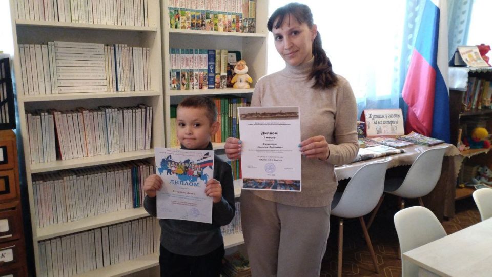 К 130-летию со дня рождения Сергея Александровича Есенина в Гирсовской библиотеке оформлена книжная выставка "Всю душу выплесну в слова" К 130-летию со дня рождения Сергея Александровича Есенина в Гирсовской библиотеке оформлена книжная выставка "Всю душу выплесну в слова"