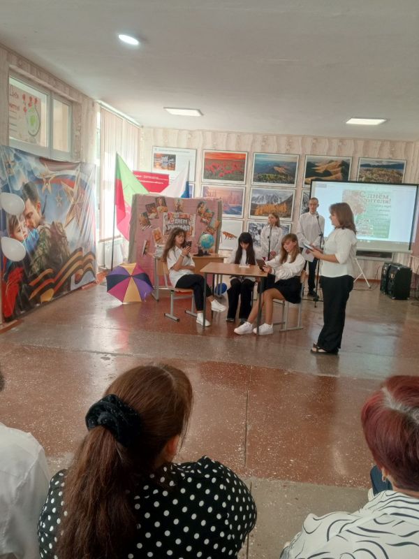 С днем учителя, родная Стерановская Первая школа!Сегодня участники театрального кружка Степановского Первого СДК поздравили коллектив учителей школы с праздником С днем учителя, родная Стерановская Первая школа!Сегодня участники театрального кружка Степановского Первого СДК поздравили коллектив учителей школы с праздником