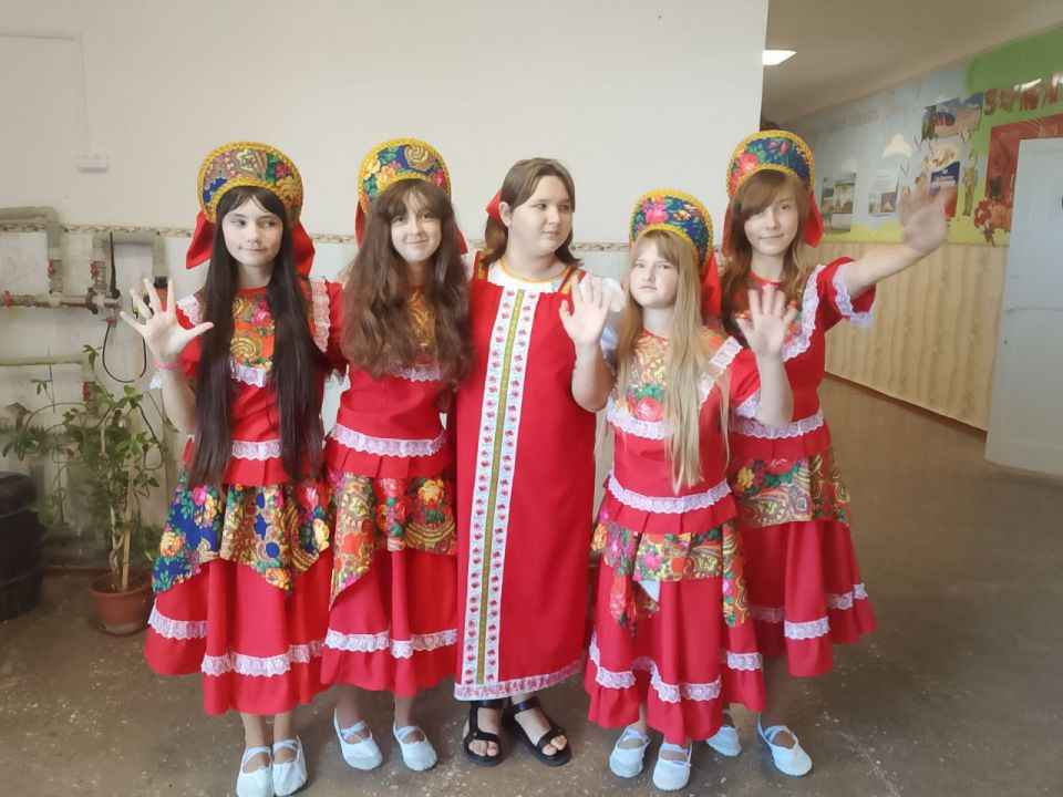 С днем учителя, родная Стерановская Первая школа!Сегодня участники театрального кружка Степановского Первого СДК поздравили коллектив учителей школы с праздником С днем учителя, родная Стерановская Первая школа!Сегодня участники театрального кружка Степановского Первого СДК поздравили коллектив учителей школы с праздником