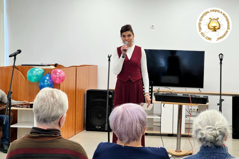 В Центральной городской библиотеке Энергодара прошел праздничный вечер, посвященный Международному дню пожилого человека В Центральной городской библиотеке Энергодара прошел праздничный вечер, посвященный Международному дню пожилого человека