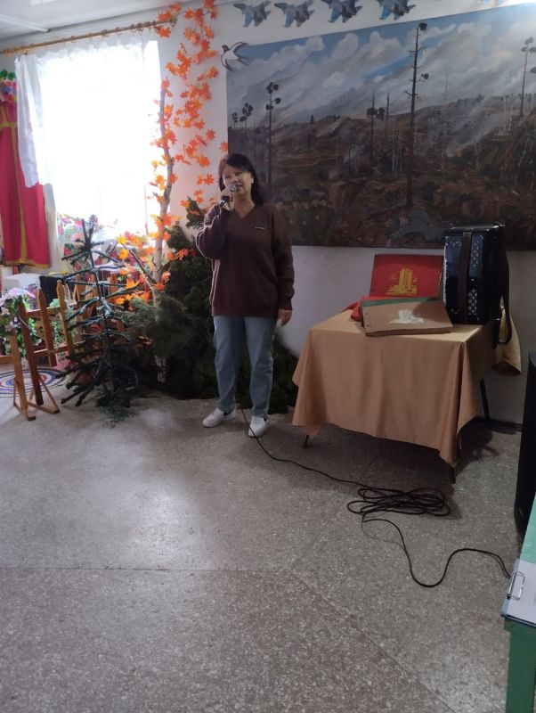 Работники Ботиевского сельского дома культуры вместе с заведующей Ботиевской библиотеки Федоренко В.В. провели праздничное мероприятие, приуроченное ко Дню пожилого человека, приглашенными гостями которого стали наши... Работники Ботиевского сельского дома культуры вместе с заведующей Ботиевской библиотеки Федоренко В.В. провели праздничное мероприятие, приуроченное ко Дню пожилого человека, приглашенными гостями которого стали наши...