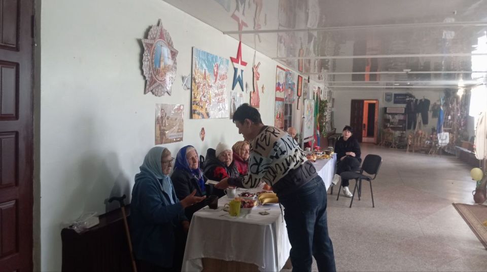 Работники Ботиевского сельского дома культуры вместе с заведующей Ботиевской библиотеки Федоренко В.В. провели праздничное мероприятие, приуроченное ко Дню пожилого человека, приглашенными гостями которого стали наши... Работники Ботиевского сельского дома культуры вместе с заведующей Ботиевской библиотеки Федоренко В.В. провели праздничное мероприятие, приуроченное ко Дню пожилого человека, приглашенными гостями которого стали наши...