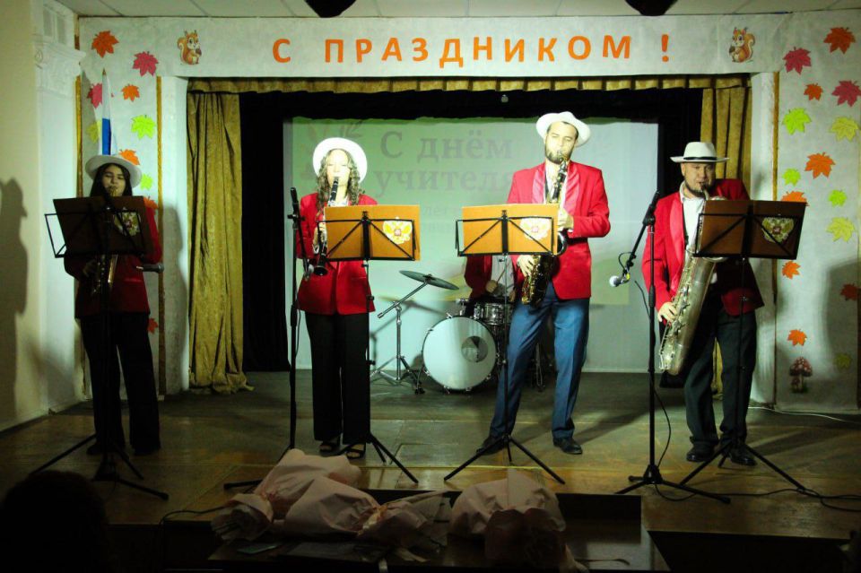 В Мелитопольском колледже культуры и искусств прошёл концерт ко Дню учителя и 85-летию системы СПО В Мелитопольском колледже культуры и искусств прошёл концерт ко Дню учителя и 85-летию системы СПО