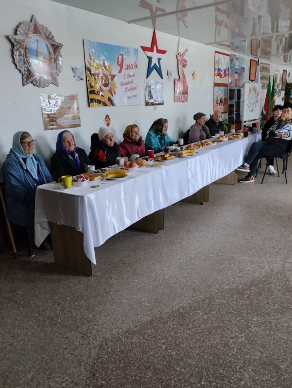 Работники Ботиевского сельского дома культуры вместе с заведующей Ботиевской библиотеки Федоренко В.В. провели праздничное мероприятие, приуроченное ко Дню пожилого человека, приглашенными гостями которого стали наши... Работники Ботиевского сельского дома культуры вместе с заведующей Ботиевской библиотеки Федоренко В.В. провели праздничное мероприятие, приуроченное ко Дню пожилого человека, приглашенными гостями которого стали наши...