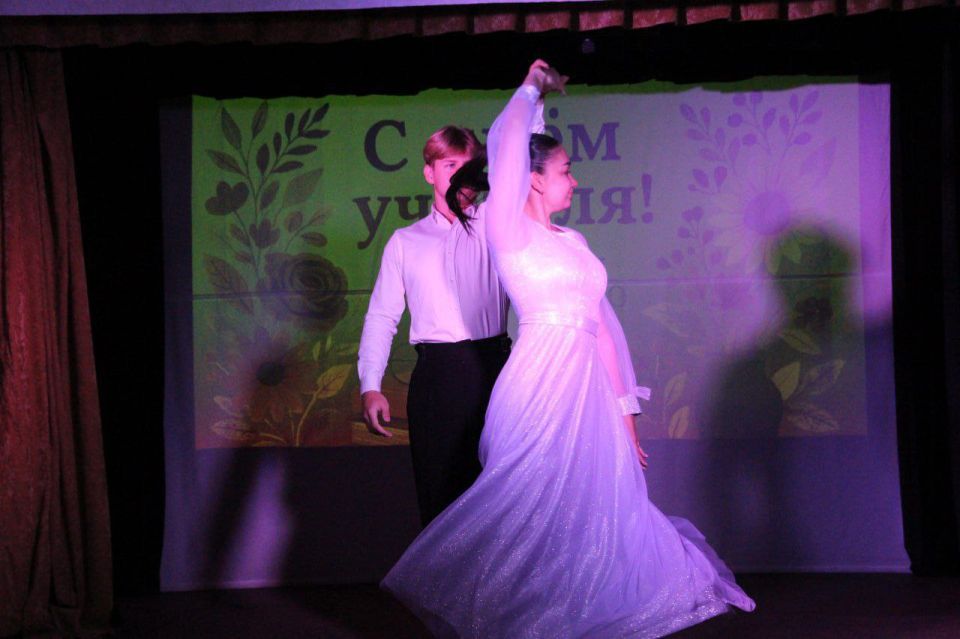 В Мелитопольском колледже культуры и искусств прошёл концерт ко Дню учителя и 85-летию системы СПО В Мелитопольском колледже культуры и искусств прошёл концерт ко Дню учителя и 85-летию системы СПО