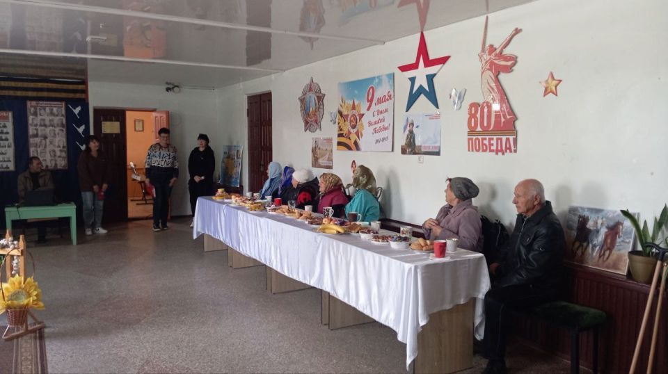 Работники Ботиевского сельского дома культуры вместе с заведующей Ботиевской библиотеки Федоренко В.В. провели праздничное мероприятие, приуроченное ко Дню пожилого человека, приглашенными гостями которого стали наши...