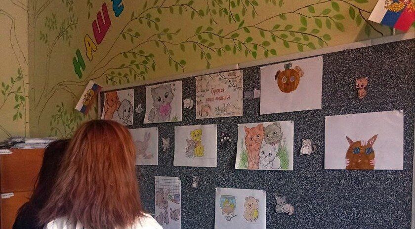 В библиотеке села Марьяновка открылась выставка рисунков ко Дню защиты животных