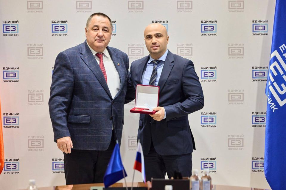 Евгений Балицкий: Сотрудники ППК «Единый заказчик» отмечены благодарностями и орденами «За заслуги перед Запорожской областью»