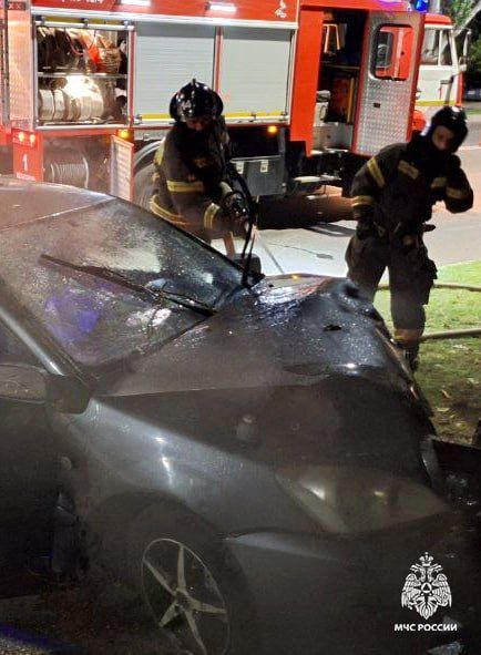 В Мелитополе загорелся легковой автомобиль в результате ДТП В Мелитополе загорелся легковой автомобиль в результате ДТП