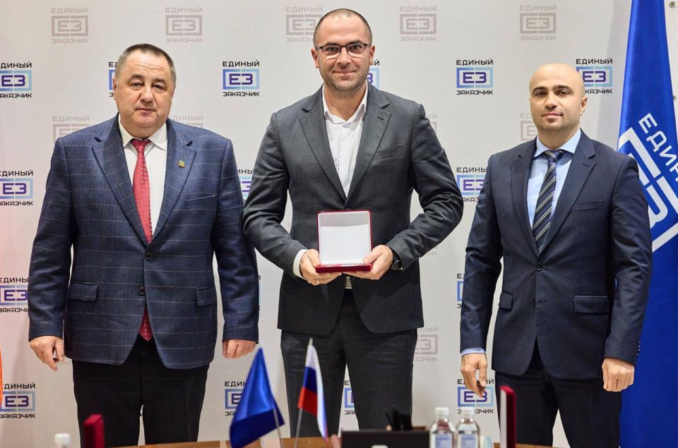 Евгений Балицкий: Сотрудники ППК «Единый заказчик» отмечены благодарностями и орденами «За заслуги перед Запорожской областью» Евгений Балицкий: Сотрудники ППК «Единый заказчик» отмечены благодарностями и орденами «За заслуги перед Запорожской областью»