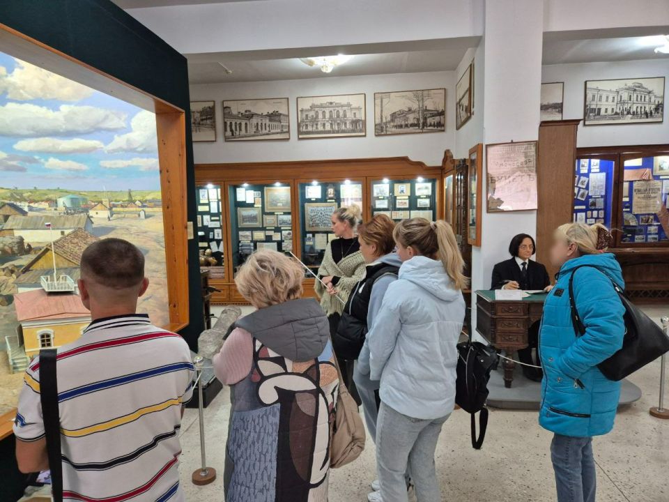 Сотрудники ИК-2 УФСИН России по Запорожской области посетили «Музей истории города Бердянска» Сотрудники ИК-2 УФСИН России по Запорожской области посетили «Музей истории города Бердянска»