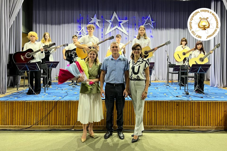 В Энергодаре открылся ансамбль гитаристов «Аккорд» В Энергодаре открылся ансамбль гитаристов «Аккорд»