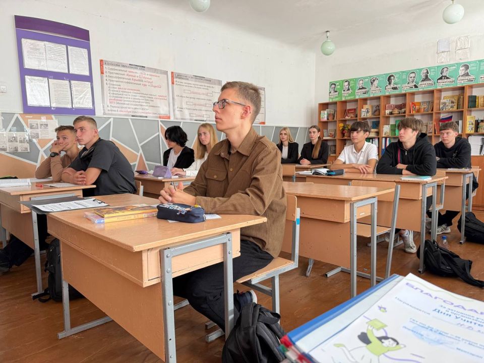 Сотрудники СК России по Запорожской области провели урок правового просвещения для кадетского класса Сотрудники СК России по Запорожской области провели урок правового просвещения для кадетского класса