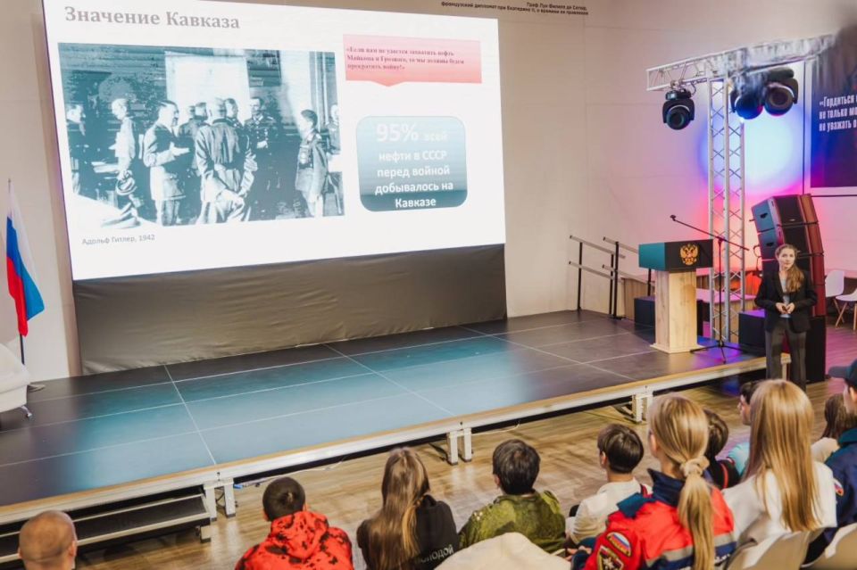 Сотрудники регионального управления СК России организовали для учащихся ведомственного кадетского класса участие в мероприятии «Россия сквозь века» Сотрудники регионального управления СК России организовали для учащихся ведомственного кадетского класса участие в мероприятии «Россия сквозь века»