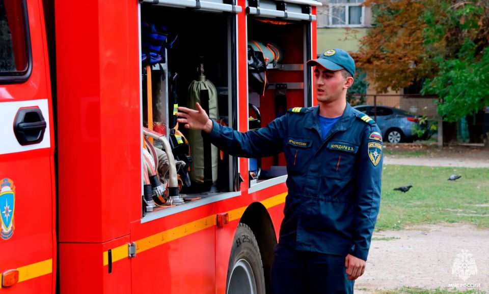 Знания – лучшая защита. В преддверии Дня гражданской обороны специалисты подразделений Главного управления МЧС России по Запорожской области провели открытые уроки в образовательных организациях региона Знания – лучшая защита. В преддверии Дня гражданской обороны специалисты подразделений Главного управления МЧС России по Запорожской области провели открытые уроки в образовательных организациях региона