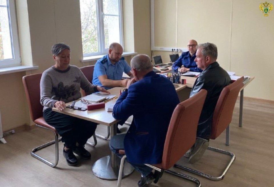 0™™™ Под председательством заместителя прокурора Приазовского района в надзорном ведомстве проведено оперативное совещание по вопросу подготовки объектов жилищно-коммунального хозяйства и социальной сферы к предстоящему...