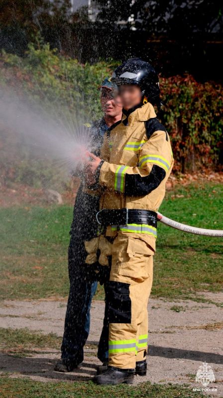 Знания – лучшая защита. В преддверии Дня гражданской обороны специалисты подразделений Главного управления МЧС России по Запорожской области провели открытые уроки в образовательных организациях региона Знания – лучшая защита. В преддверии Дня гражданской обороны специалисты подразделений Главного управления МЧС России по Запорожской области провели открытые уроки в образовательных организациях региона