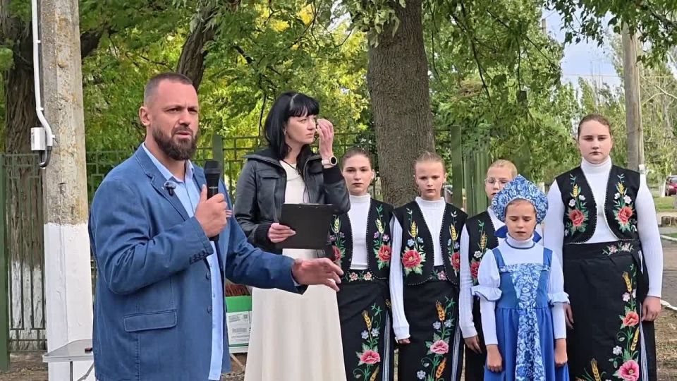 В Азовском открыт реконструированный Парк Победы