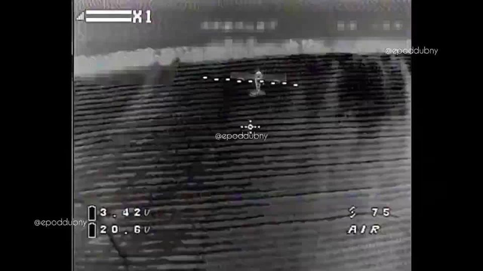 Кадры перехватов с помощью зенитных FPV-дронов БПЛА-камикадзе ВСУ на базе легкомоторного самолёта E-300 "SkyRanger", предназначенных для дальних ударов по территории РФ