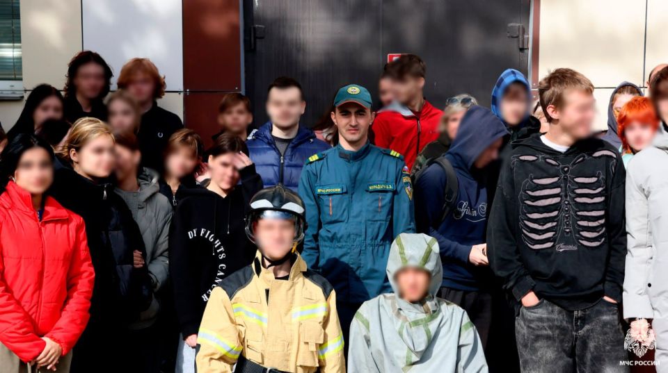 Знания – лучшая защита. В преддверии Дня гражданской обороны специалисты подразделений Главного управления МЧС России по Запорожской области провели открытые уроки в образовательных организациях региона Знания – лучшая защита. В преддверии Дня гражданской обороны специалисты подразделений Главного управления МЧС России по Запорожской области провели открытые уроки в образовательных организациях региона