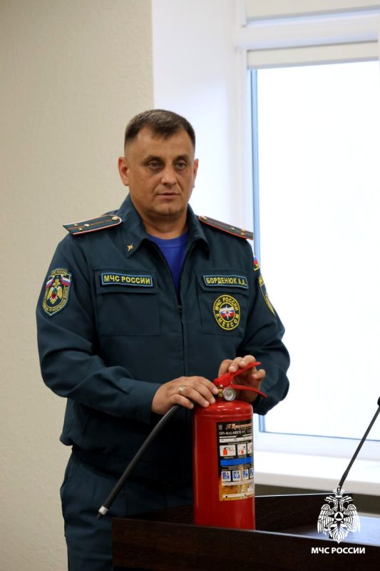 Сотрудники Государственного пожарного надзора провели рабочую встречу с представителями организаций предоставления социальных услуг населению Сотрудники Государственного пожарного надзора провели рабочую встречу с представителями организаций предоставления социальных услуг населению