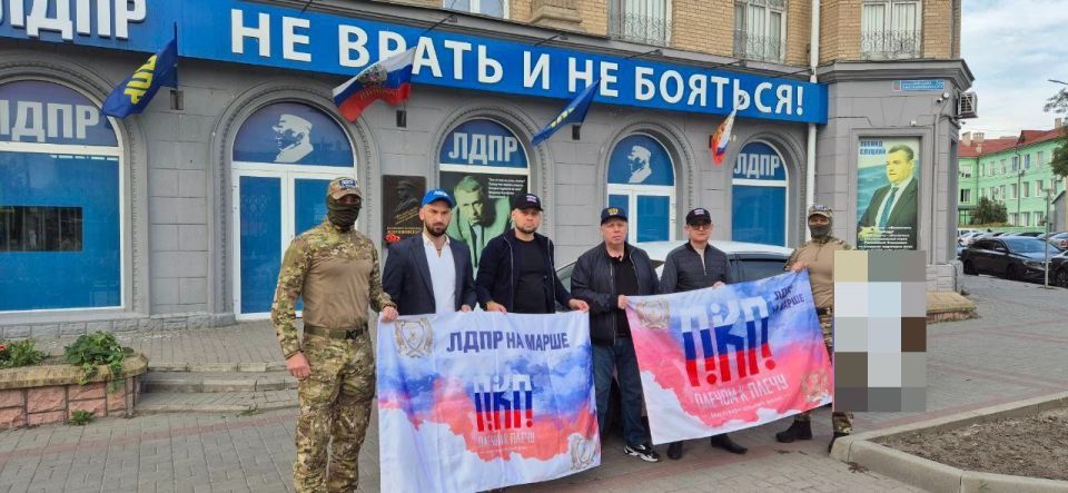 Сегодня у Запорожского отделения партии ЛДПР передали авто для одного подразделения, которое выполняет задачи на возвращенных территориях