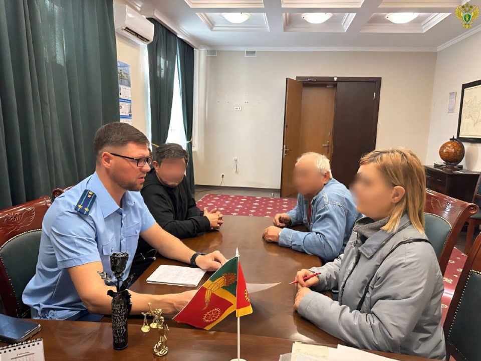 Прокурор Токмакского района Сергей Разумовский совместно с главой муниципального округа Александром Калмыковым провели личный прием граждан