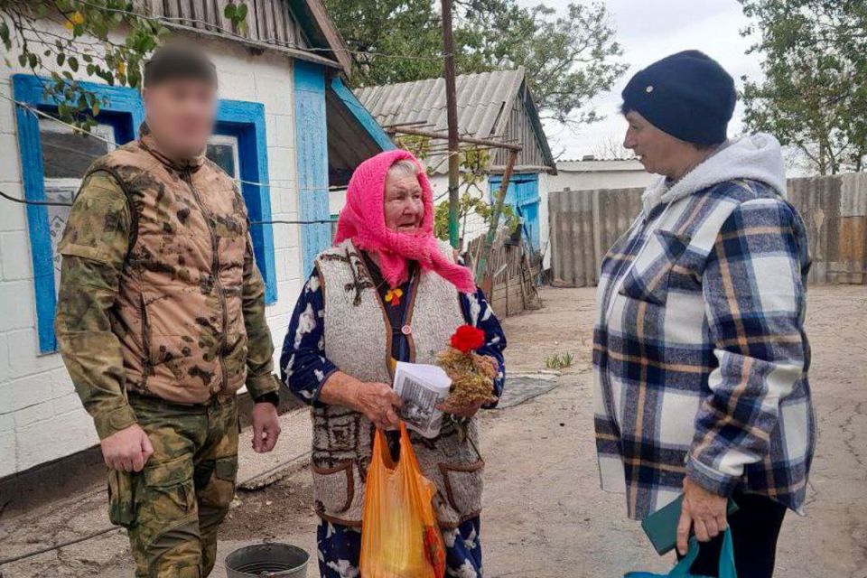 Участвующие в СВО росгвардейцы оказали адресную помощь старшему поколению Участвующие в СВО росгвардейцы оказали адресную помощь старшему поколению