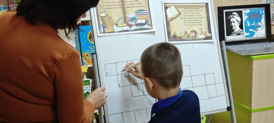 "Читайте ! И пусть в вашей жизни не будет ни одного дня, когда бы вы не прочли хоть одной странички из новой книги ". К.Г. Паустовский "Читайте ! И пусть в вашей жизни не будет ни одного дня, когда бы вы не прочли хоть одной странички из новой книги ". К.Г. Паустовский