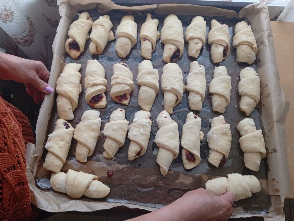 АКЦИЯ "УГОСТИ СОЛДАТА". В канун светлого праздника Покрова Пресвятой Богородицы, который считается заступником и покровителем воинов, работники Гаммовского сельского дома культуры и библиотеки провели душевную и важную акцию... АКЦИЯ "УГОСТИ СОЛДАТА". В канун светлого праздника Покрова Пресвятой Богородицы, который считается заступником и покровителем воинов, работники Гаммовского сельского дома культуры и библиотеки провели душевную и важную акцию...