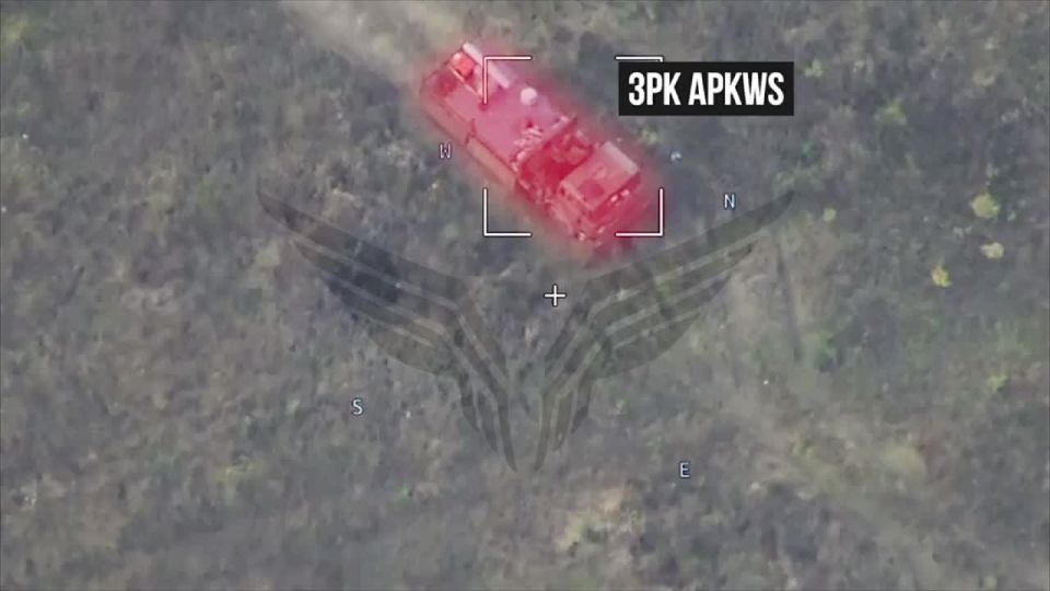 Уничтожение барражирующим боеприпасом «Ланцет» центра «Рубикон» украинского ЗРК на базе грузовика DAF с пуской установкой для запуска 70-мм ракет APKWS в Сумской области