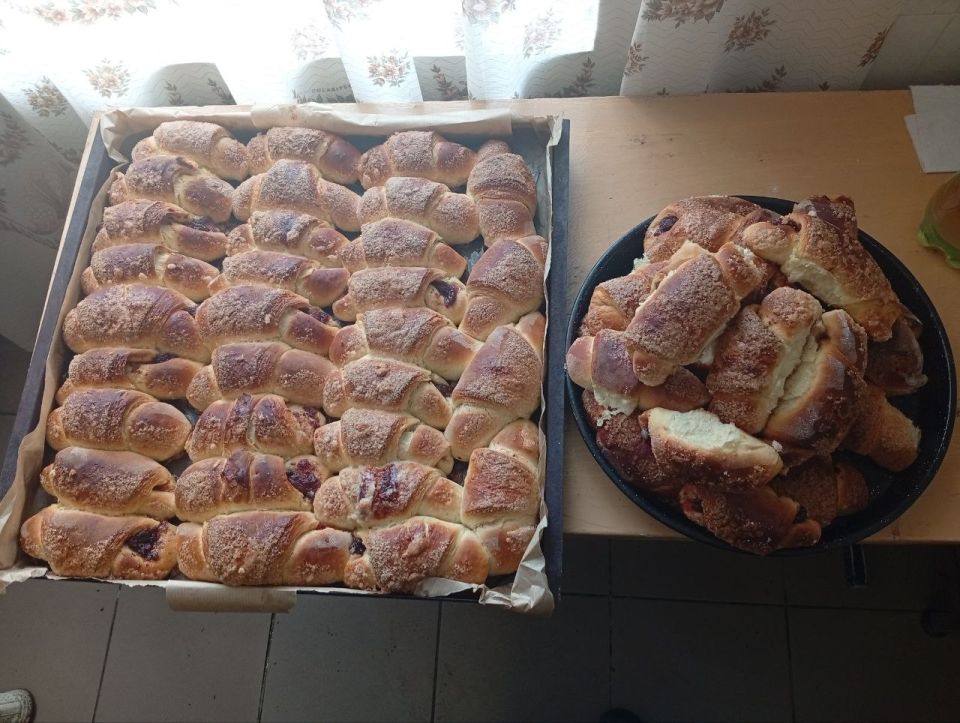 АКЦИЯ "УГОСТИ СОЛДАТА". В канун светлого праздника Покрова Пресвятой Богородицы, который считается заступником и покровителем воинов, работники Гаммовского сельского дома культуры и библиотеки провели душевную и важную акцию... АКЦИЯ "УГОСТИ СОЛДАТА". В канун светлого праздника Покрова Пресвятой Богородицы, который считается заступником и покровителем воинов, работники Гаммовского сельского дома культуры и библиотеки провели душевную и важную акцию...