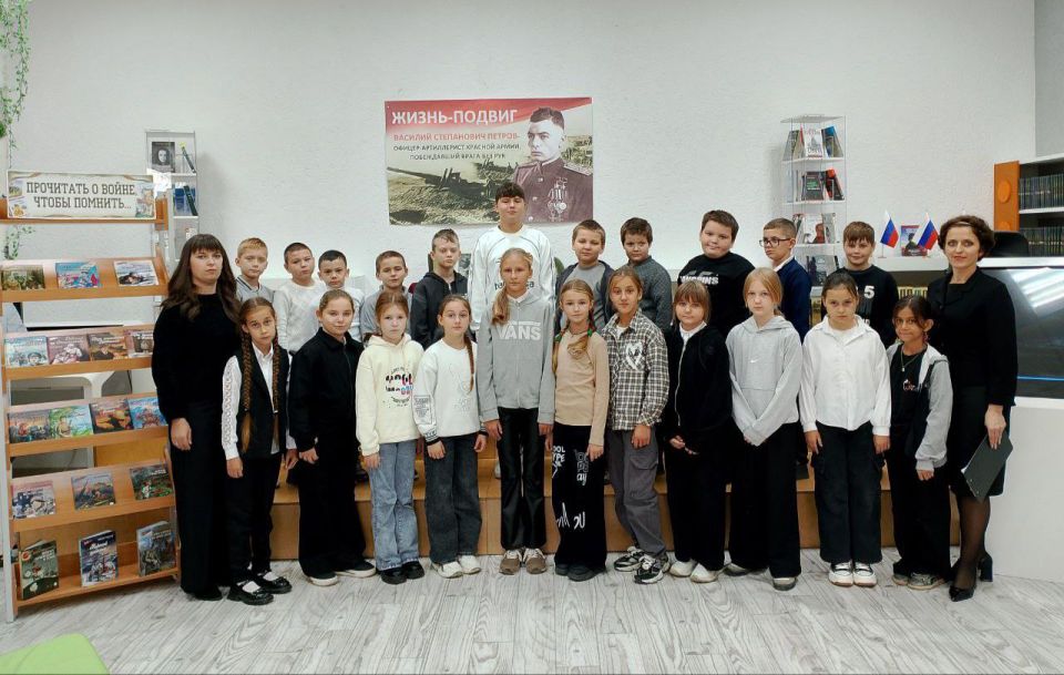 В Приазовской центральной библиотеке прошел час исторической памяти «Расскажите нам о войне», приуроченный празднованию 80-летия Великой Победы и 165-летию со дня основания посёлка Приазовское, организованный совместно со... В Приазовской центральной библиотеке прошел час исторической памяти «Расскажите нам о войне», приуроченный празднованию 80-летия Великой Победы и 165-летию со дня основания посёлка Приазовское, организованный совместно со...