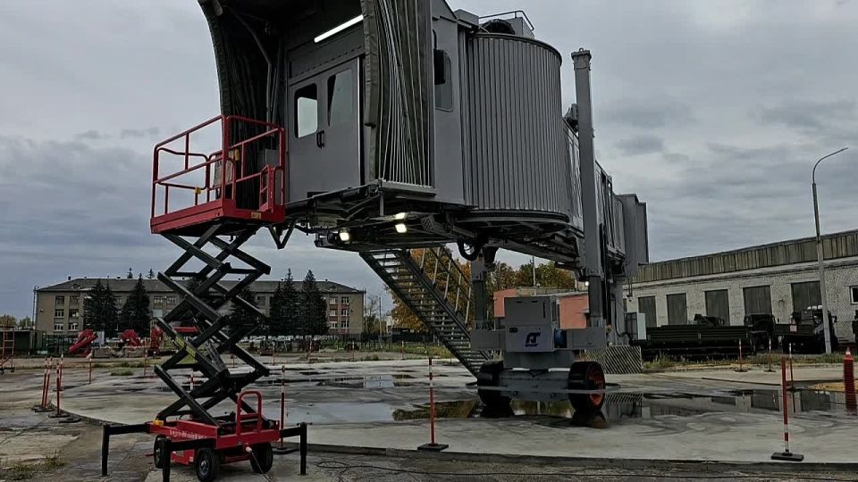 Первый полностью отечественный телетрап – «рукав» для посадки и высадки пассажиров в самолет без выхода из здания терминала – прошел испытания и готов для установки в аэропортах России