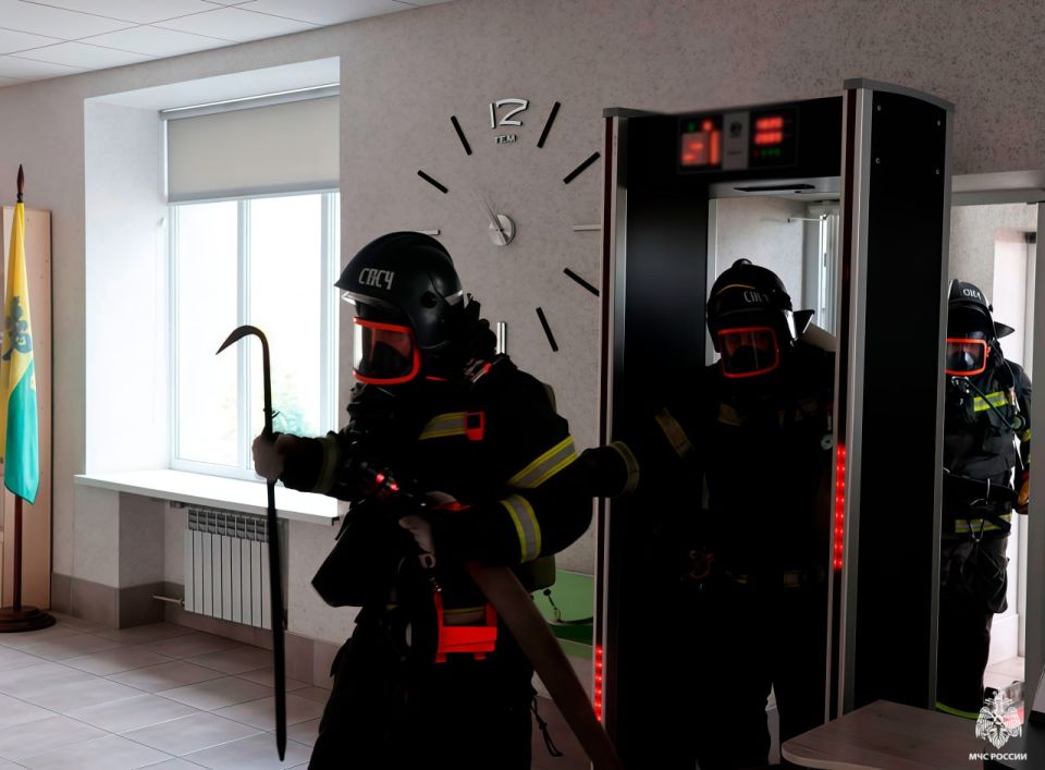 В образовательном учреждении Мелитополя сотрудники МЧС России отработали действия по ликвидации условного пожара В образовательном учреждении Мелитополя сотрудники МЧС России отработали действия по ликвидации условного пожара