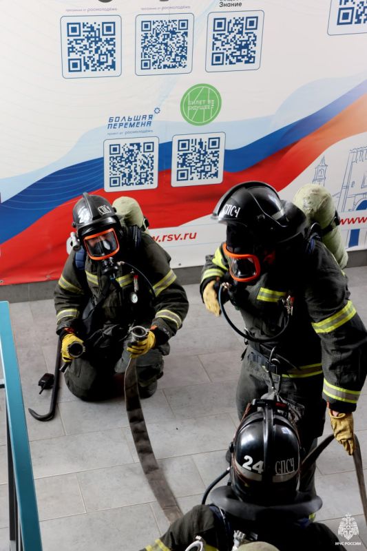 В образовательном учреждении Мелитополя сотрудники МЧС России отработали действия по ликвидации условного пожара В образовательном учреждении Мелитополя сотрудники МЧС России отработали действия по ликвидации условного пожара