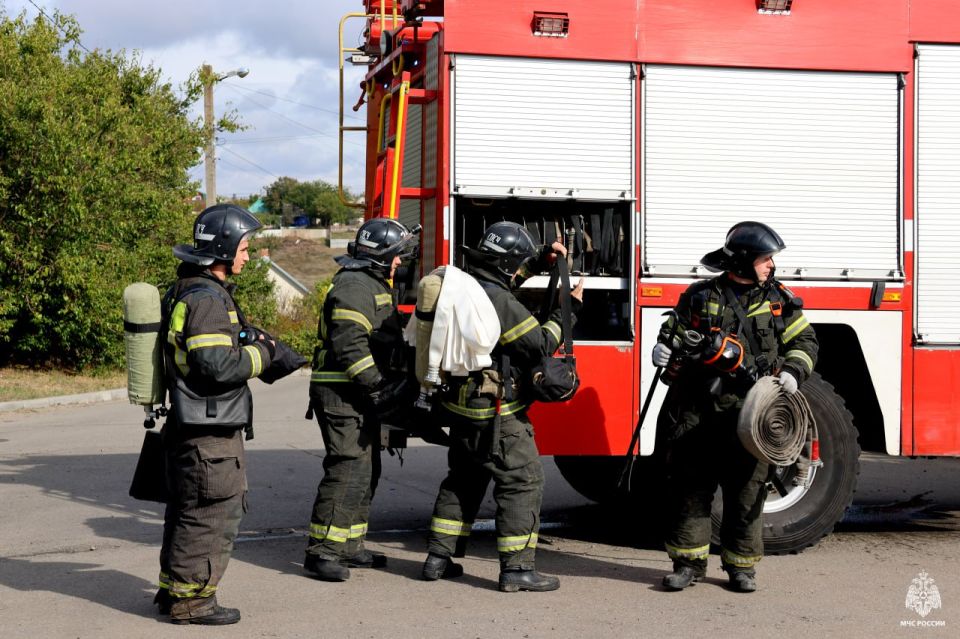 В образовательном учреждении Мелитополя сотрудники МЧС России отработали действия по ликвидации условного пожара В образовательном учреждении Мелитополя сотрудники МЧС России отработали действия по ликвидации условного пожара