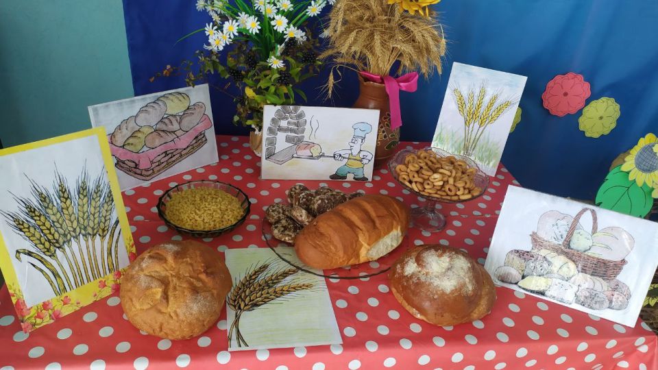 Хлеб- один из самых популярных продуктов в мире, без которого, пожалуй, не обходится ни один день в нашей жизни Хлеб- один из самых популярных продуктов в мире, без которого, пожалуй, не обходится ни один день в нашей жизни