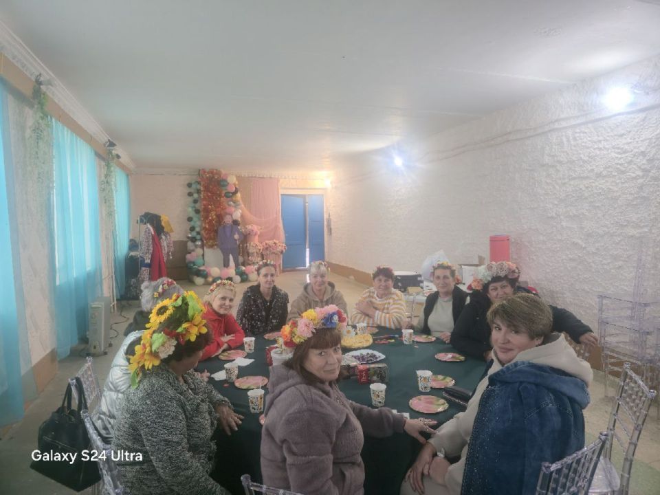 16 октября необычный праздник " День руководителя".Необычный и приятный подарок сделали участницы женского клуба "Забава" 16 октября необычный праздник " День руководителя".Необычный и приятный подарок сделали участницы женского клуба "Забава"