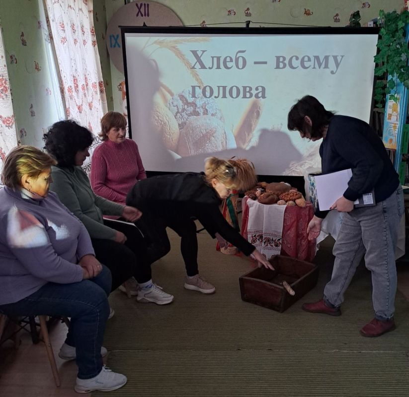 "ХЛЕБ - ВСЕМУ ГОЛОВА". В Международный День хлеба ,16 октября, в Гаммовской сельской библиотеке прошла беседа "ХЛЕБ- всему голова" "ХЛЕБ - ВСЕМУ ГОЛОВА". В Международный День хлеба ,16 октября, в Гаммовской сельской библиотеке прошла беседа "ХЛЕБ- всему голова"