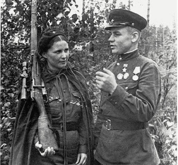 Почему снайпер Антонов стрелял в немцев на переднем краю только под звуки советского пулемета Почему снайпер Антонов стрелял в немцев на переднем краю только под звуки советского пулемета