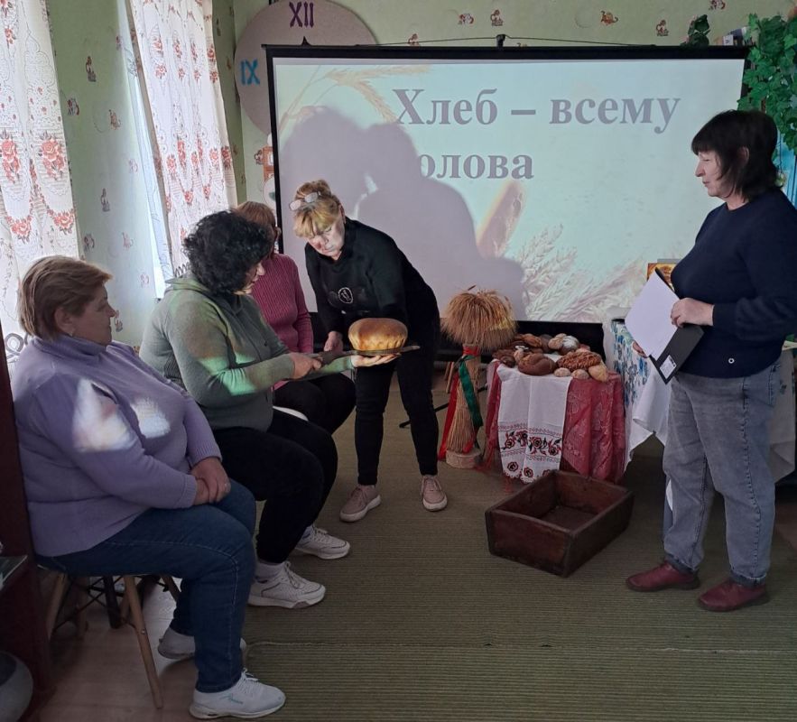 "ХЛЕБ - ВСЕМУ ГОЛОВА". В Международный День хлеба ,16 октября, в Гаммовской сельской библиотеке прошла беседа "ХЛЕБ- всему голова" "ХЛЕБ - ВСЕМУ ГОЛОВА". В Международный День хлеба ,16 октября, в Гаммовской сельской библиотеке прошла беседа "ХЛЕБ- всему голова"