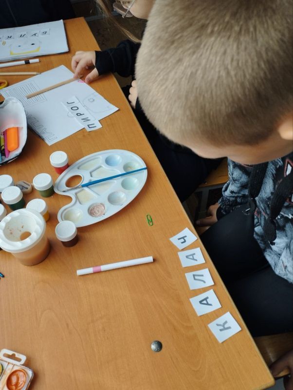 День хлеба - это отличный повод рассказать детям о ценности хлеба, научить бережному отношению к нему и рассказать о людях, которые помогают нам его получить День хлеба - это отличный повод рассказать детям о ценности хлеба, научить бережному отношению к нему и рассказать о людях, которые помогают нам его получить