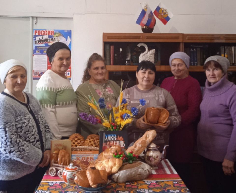 В Дмиртиевсой. сельской библиотеке состоялось праздничное мероприятие посвящённое Всемирному Дню хлеба В Дмиртиевсой. сельской библиотеке состоялось праздничное мероприятие посвящённое Всемирному Дню хлеба